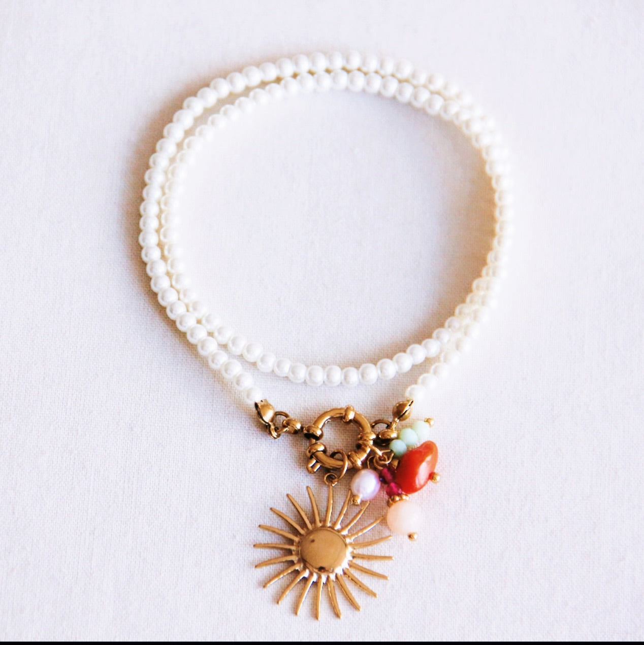 Modeschmuck mit Cluster von Edelsteinen und Sommerlaune