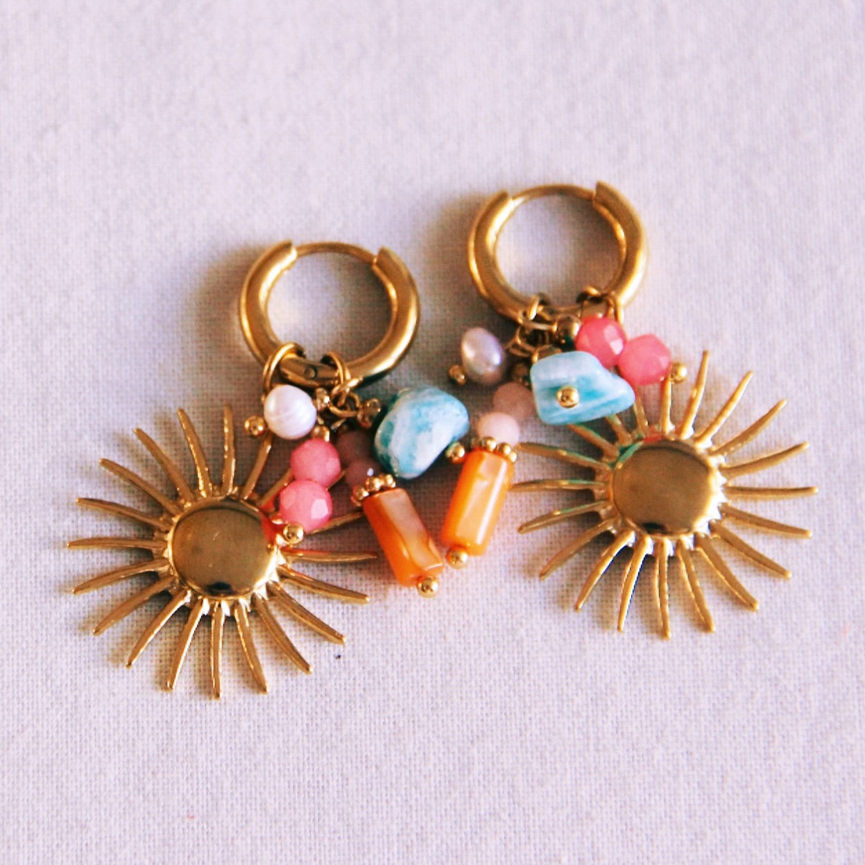 Modeschmuck mit Cluster von Edelsteinen und Sommerlaune