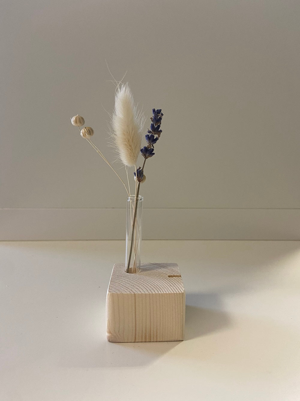 Kartenhalter Block mit kleiner Glasvase